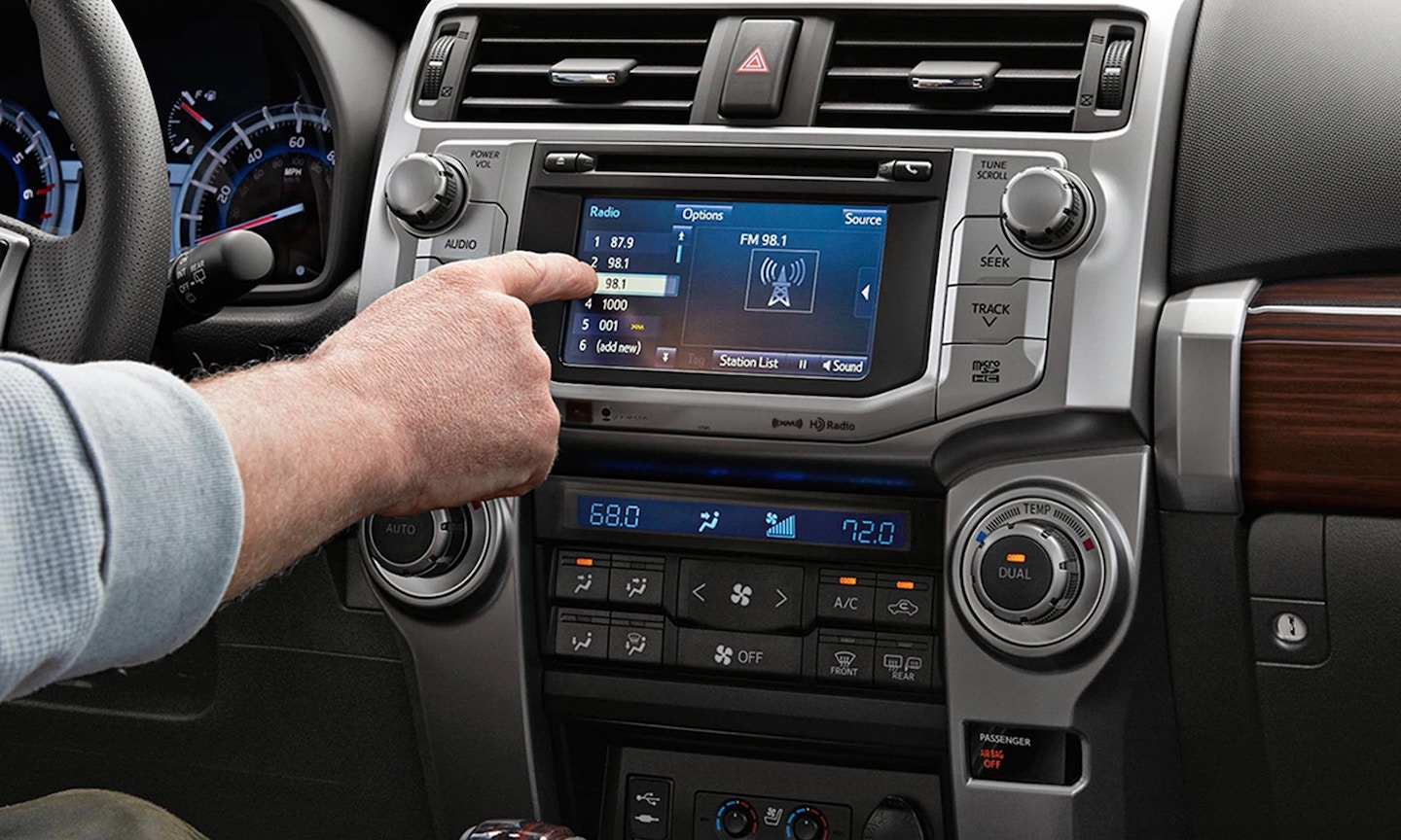 Explore the Best Infotainment Features from Toyota