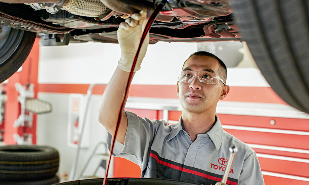 Toyota Service Technicians Fluids oil